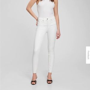 Gap White True Skinny Mid Rise Jeans With Raw Hem 26